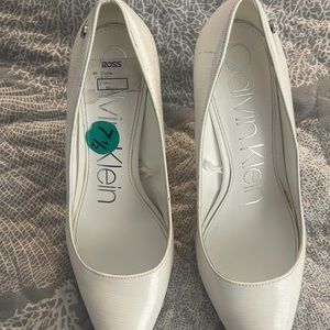 Calvin Klein White pointed heels